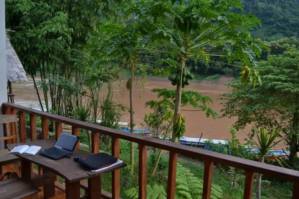 franck trouvé romancier voyageur asie laos